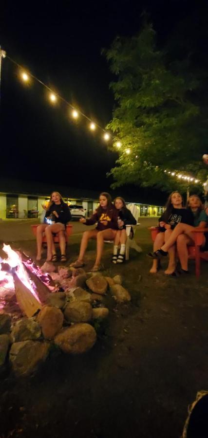 | Vintage Block Inn & Suites