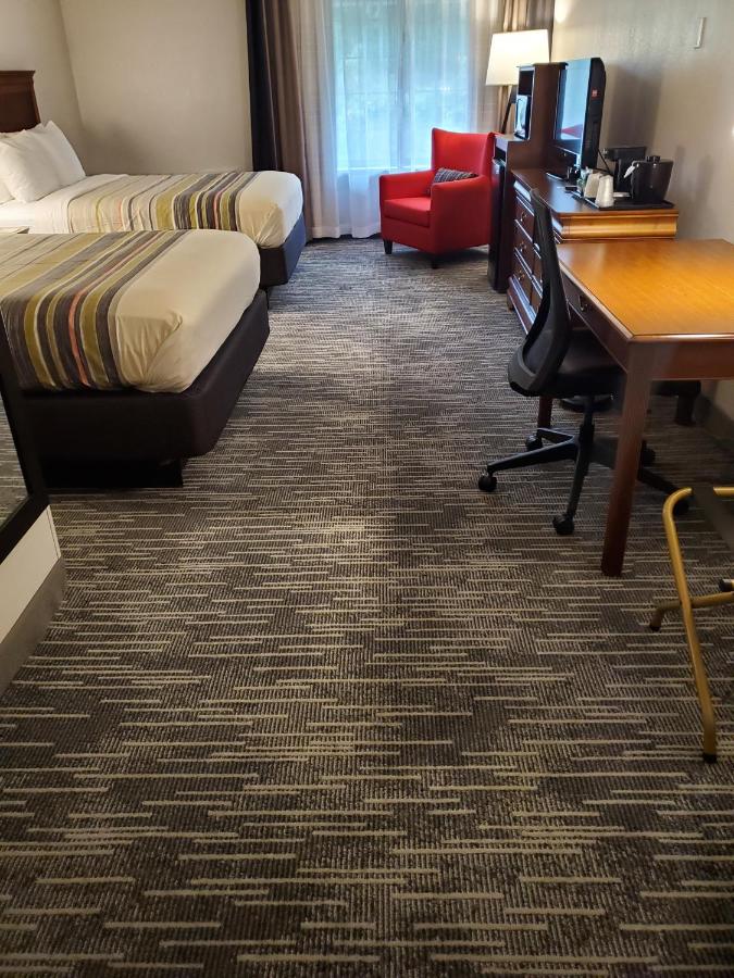 Queen Room with Two Queen Beds - Pet Friendly at Country Inn & Suites by Radisson, Fredericksburg South (I-95), VA