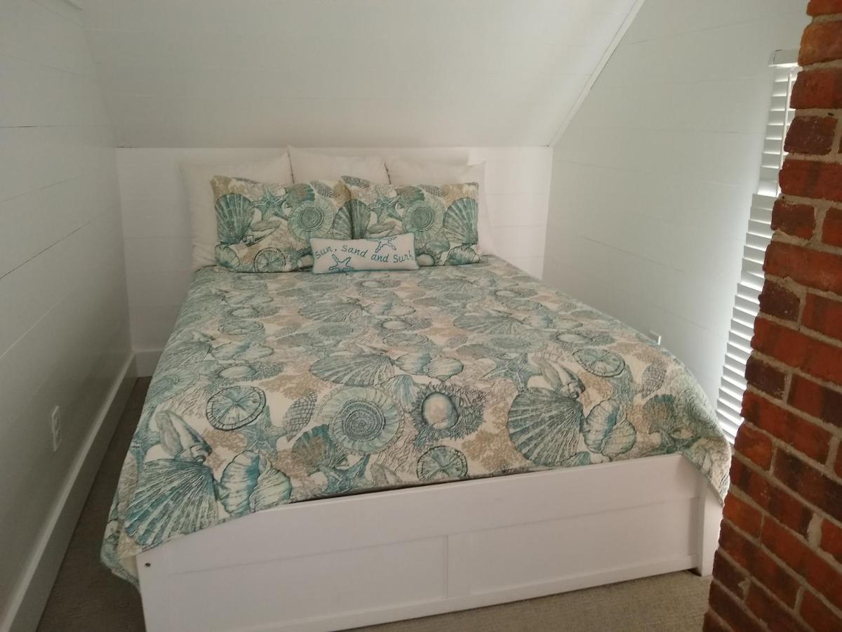 | Surf Song Bed & Breakfast