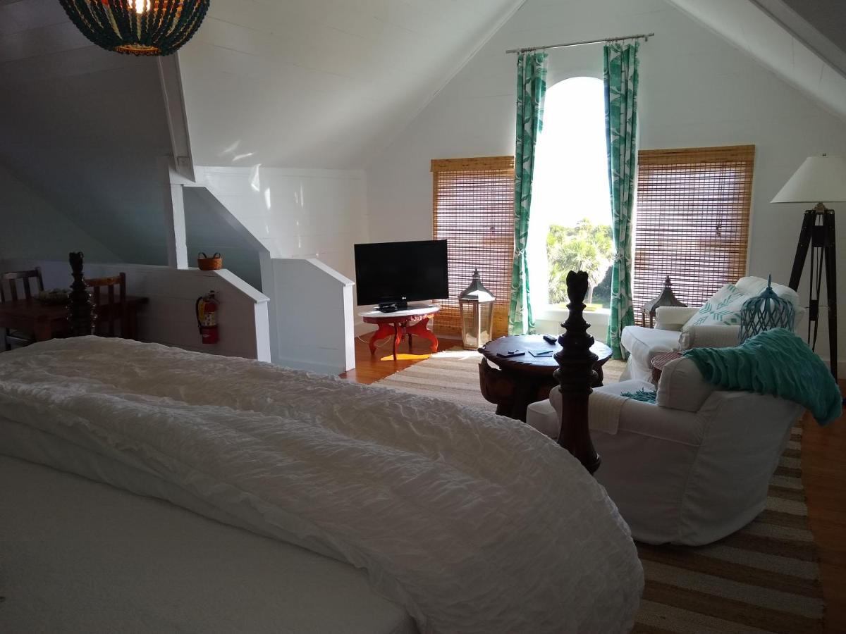 | Surf Song Bed & Breakfast