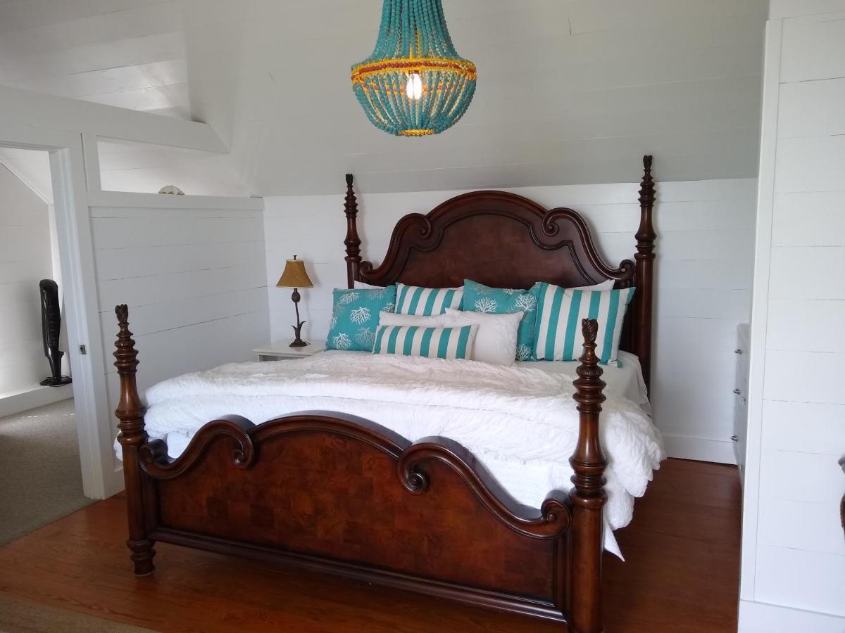 | Surf Song Bed & Breakfast