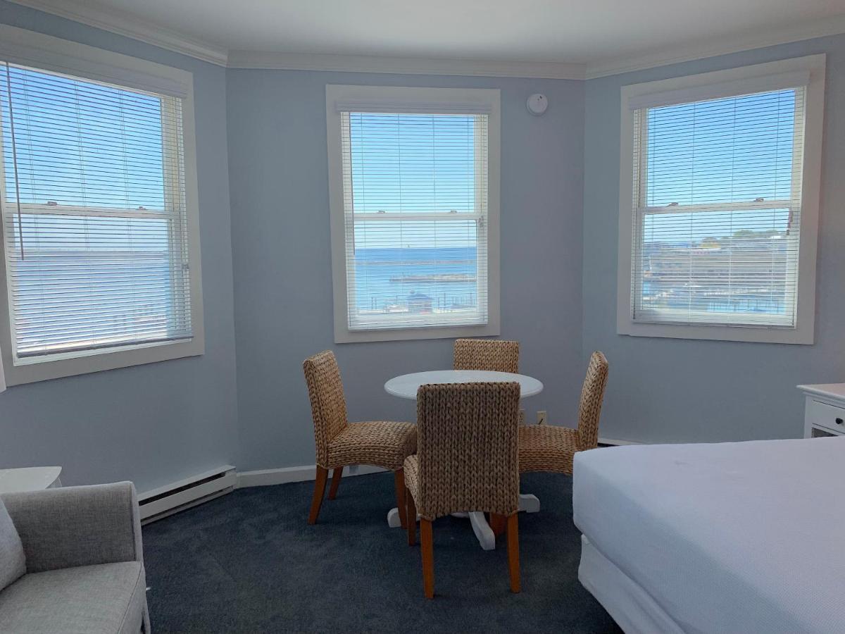 Superior King Room at Island House Hotel