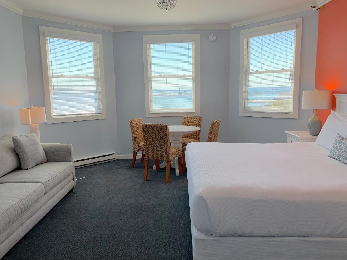 Superior King Room at Island House Hotel