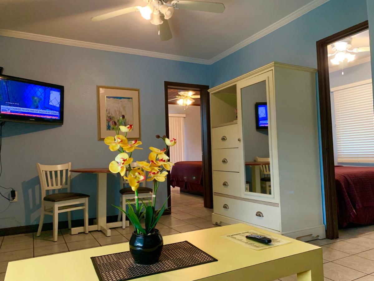  | Lakeside Inn and Cafe