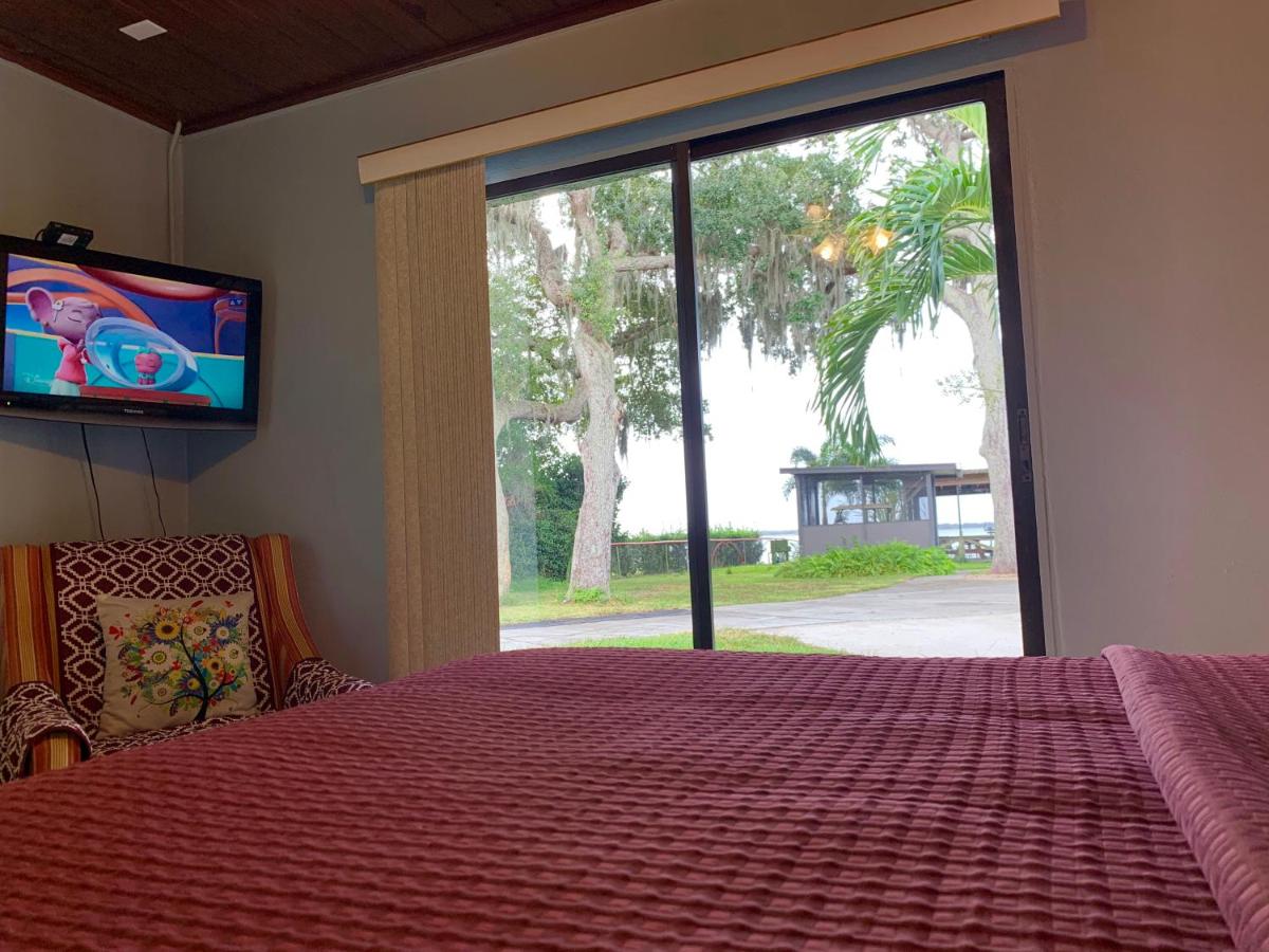 | Lakeside Inn and Cafe