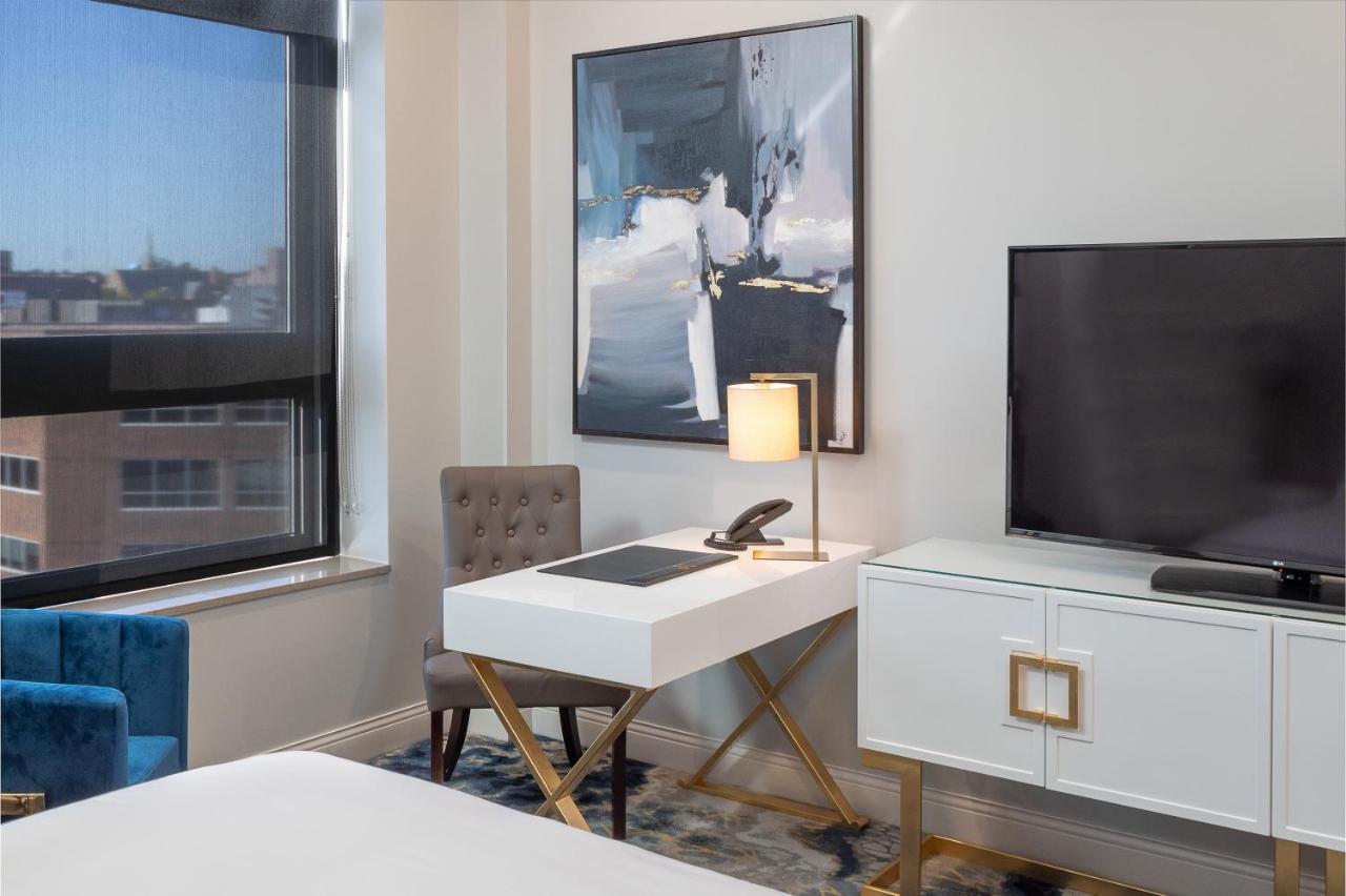 Standard King Room at Hotel On Phillips