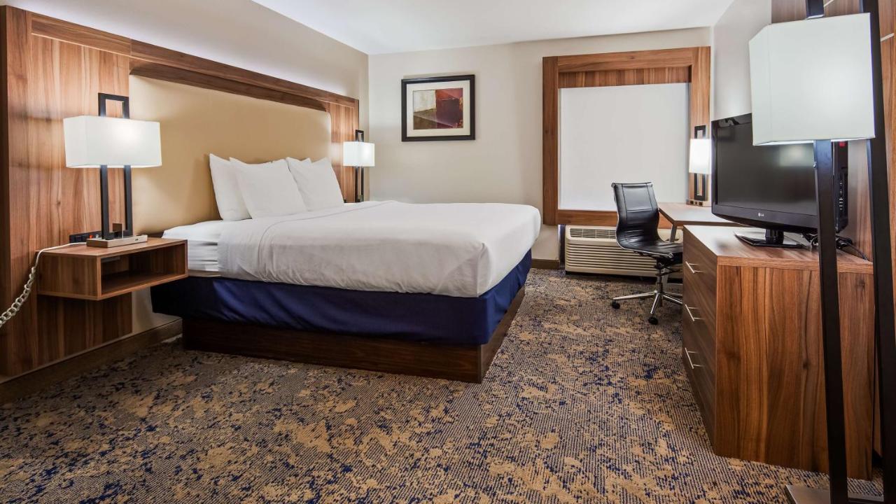 | Best Western Plus Kansas City Airport-KCI East