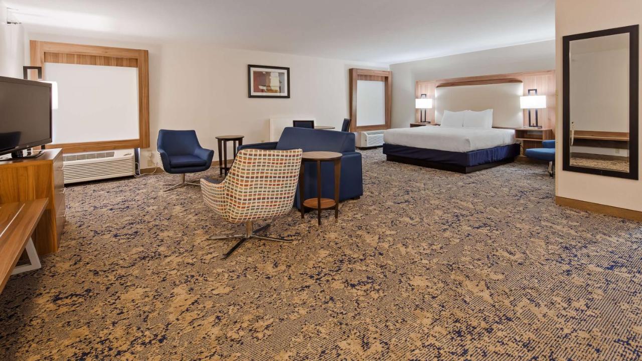 King Suite with Sofa Bed at Best Western Plus Kansas City Airport-KCI East