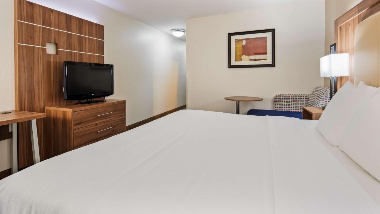 | Best Western Plus Kansas City Airport-KCI East