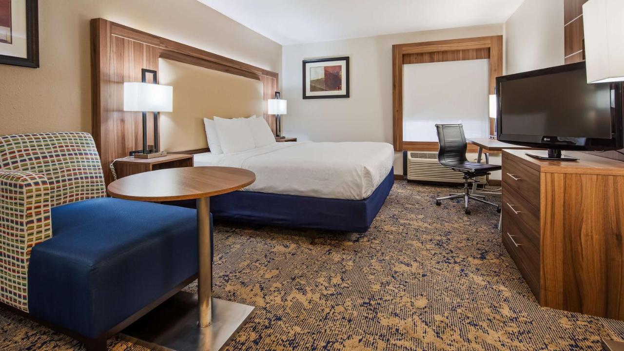 | Best Western Plus Kansas City Airport-KCI East