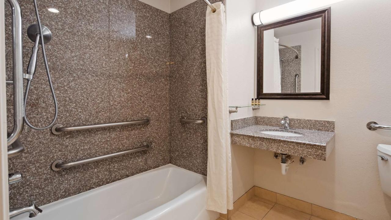 King Room - Disability Access at Best Western Plus Kansas City Airport-KCI East