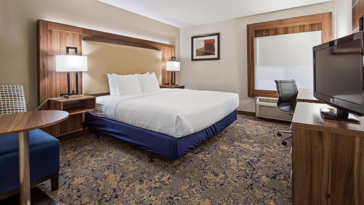 | Best Western Plus Kansas City Airport-KCI East