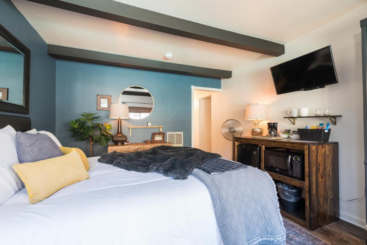 Queen Room at Shell Beach Inn