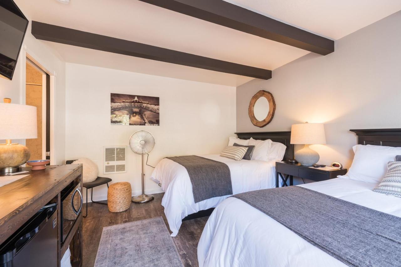 Room with Two Double Beds at Shell Beach Inn