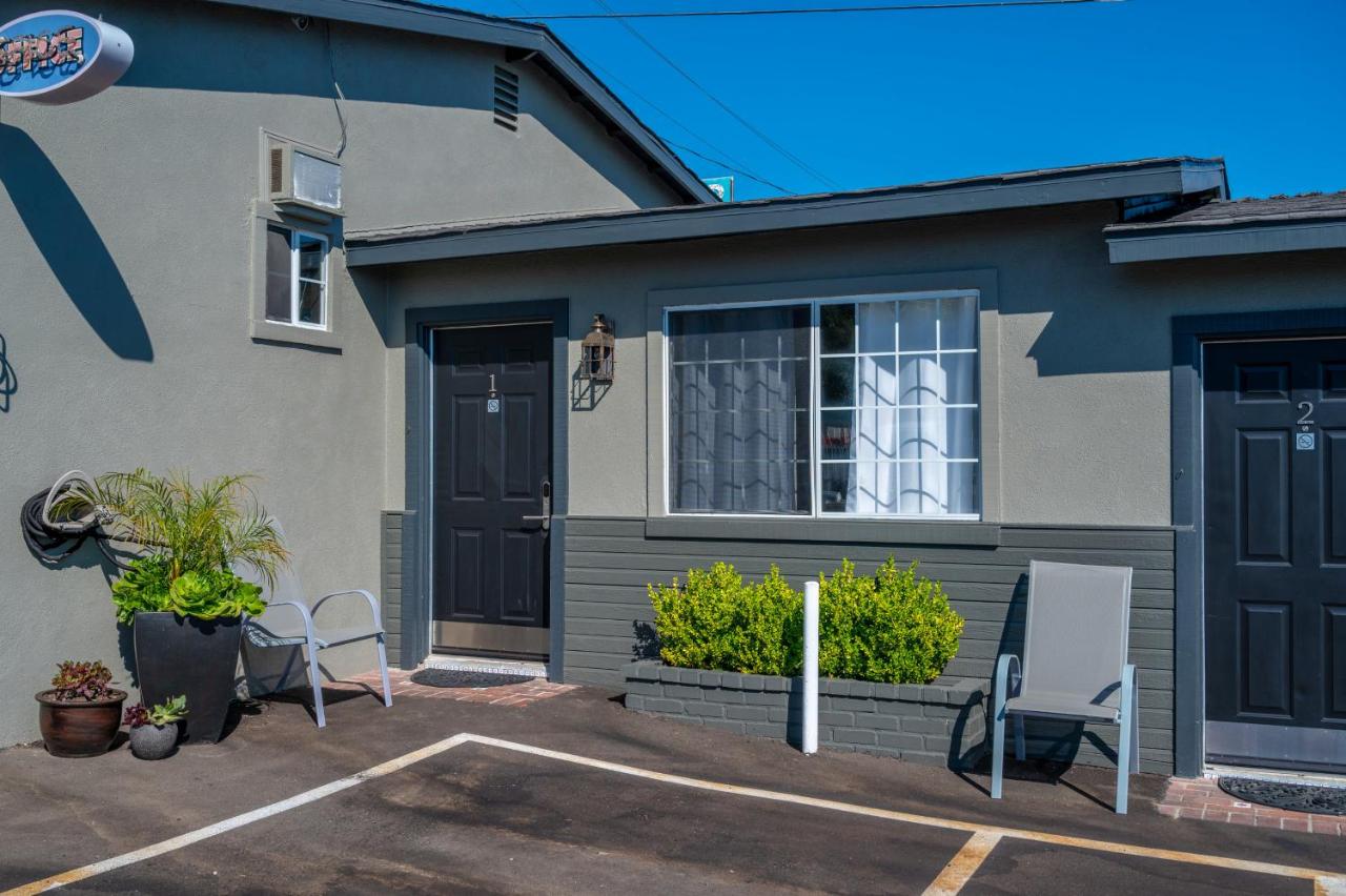 Room with One Queen / One Double at Shell Beach Inn