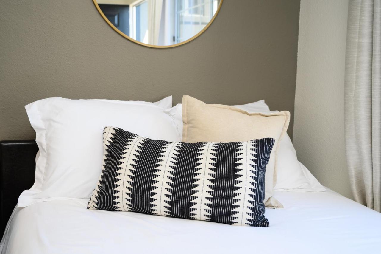 Room with One Queen / One Double at Shell Beach Inn