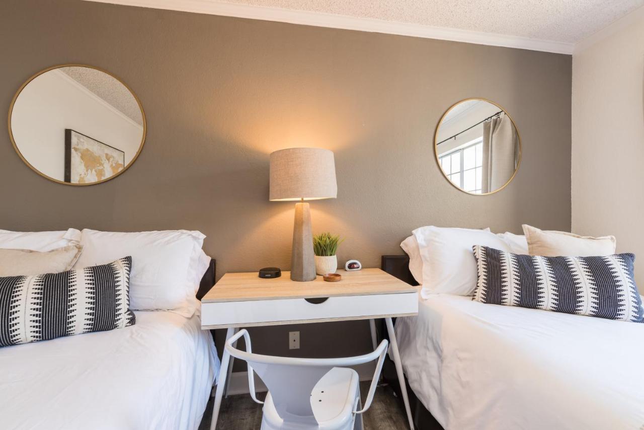 Room with One Queen / One Double at Shell Beach Inn