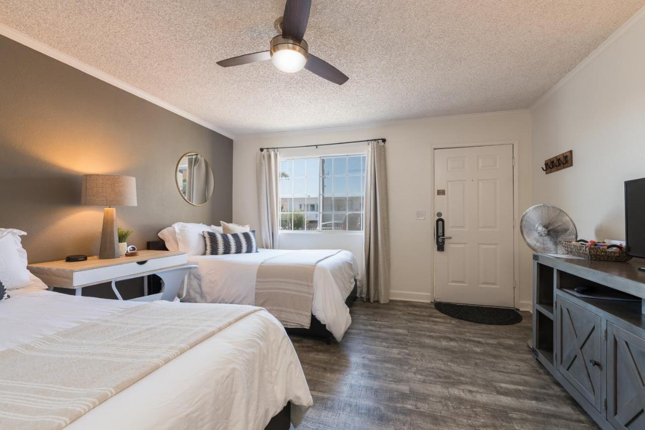 Room with One Queen / One Double at Shell Beach Inn