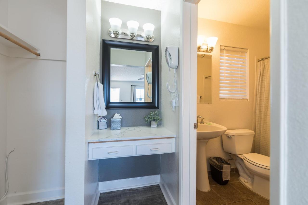 Room with One Queen / One Double at Shell Beach Inn