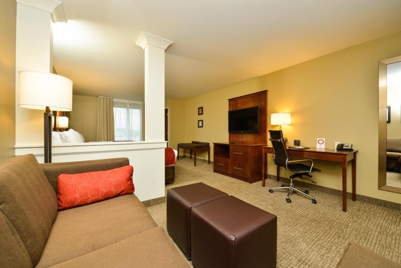 Queen Suite with Two Queen Beds and Sofa Bed - Non-Smoking at Comfort Suites Fargo Medical Center