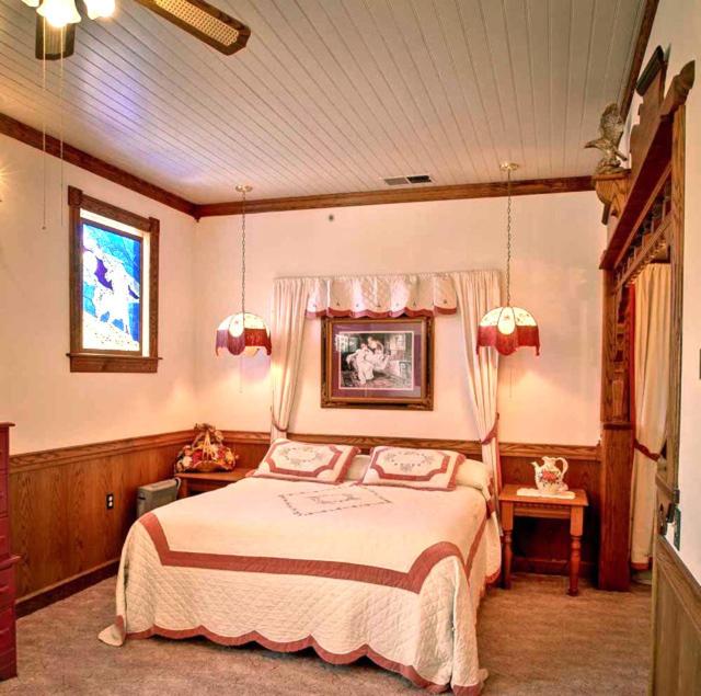| Mariposa Hotel Inn