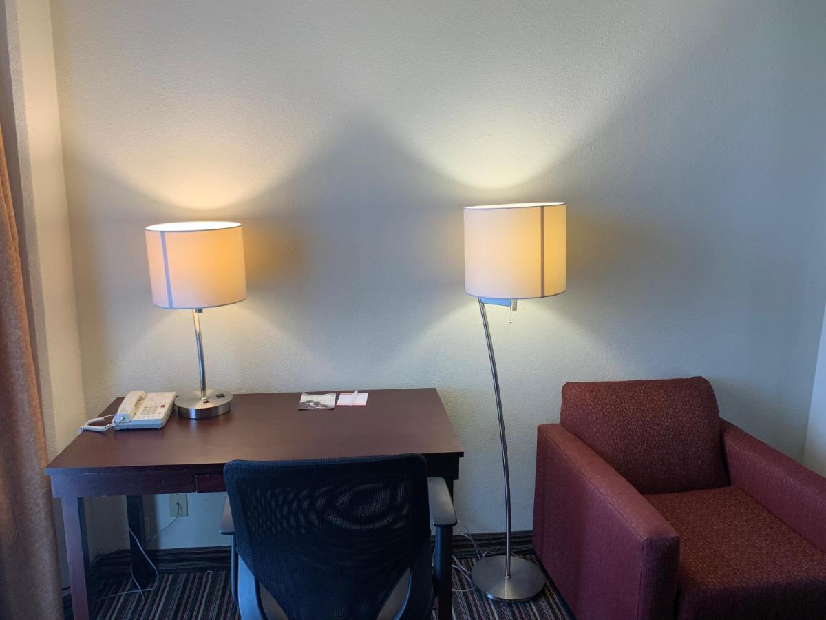 Queen Studio Suite with Roll-In Shower - Mobility Accessible/Non-Smoking at Hawthorn Extended Stay by Wyndham Richardson