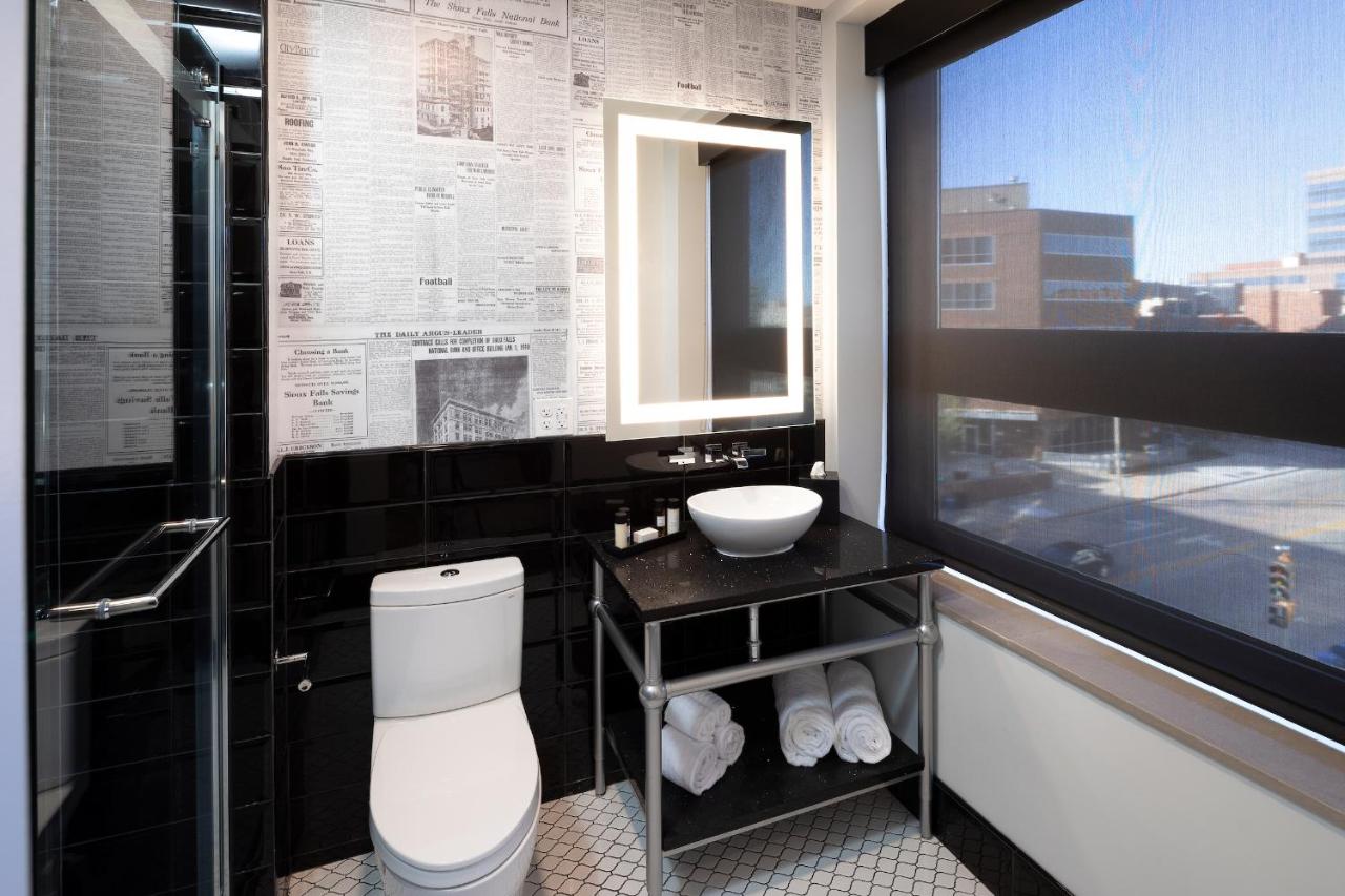 Superior Queen Room at Hotel On Phillips