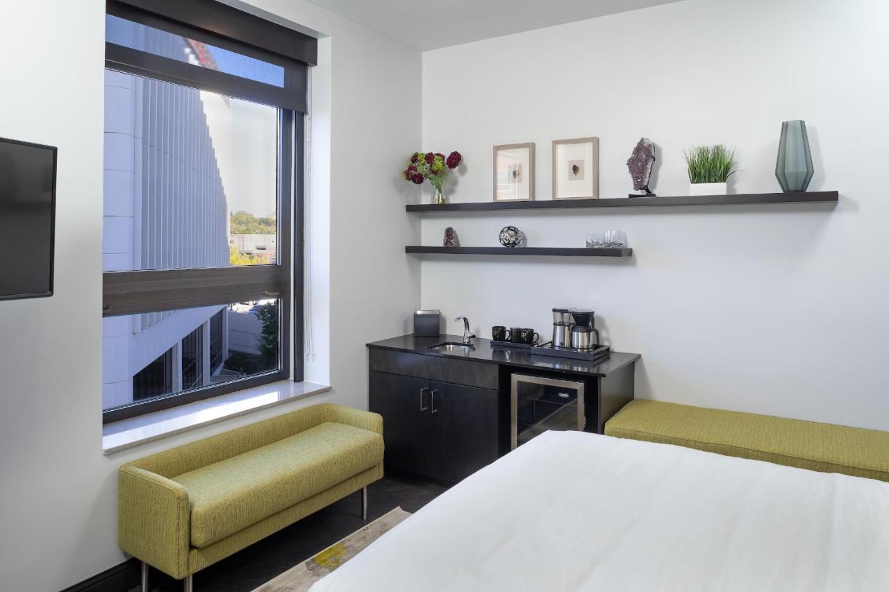 Superior Queen Room at Hotel On Phillips