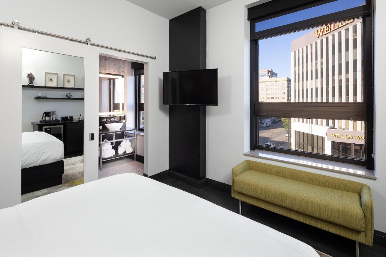 Superior Queen Room at Hotel On Phillips