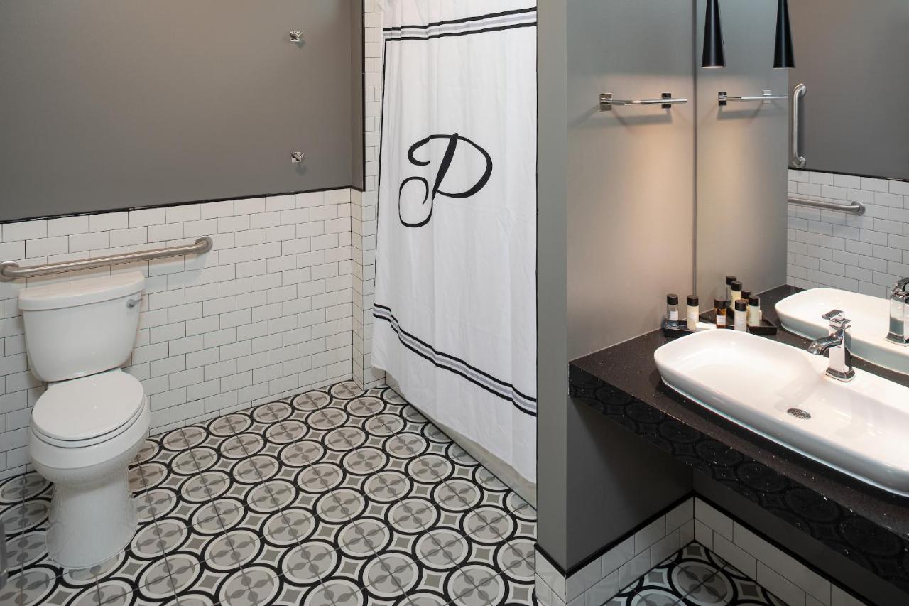 King Room - Disability Access at Hotel On Phillips