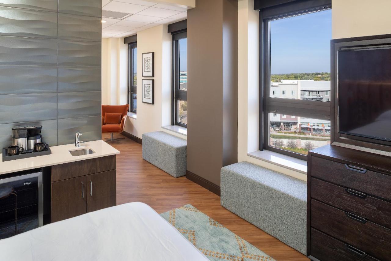 Deluxe King Room at Hotel On Phillips