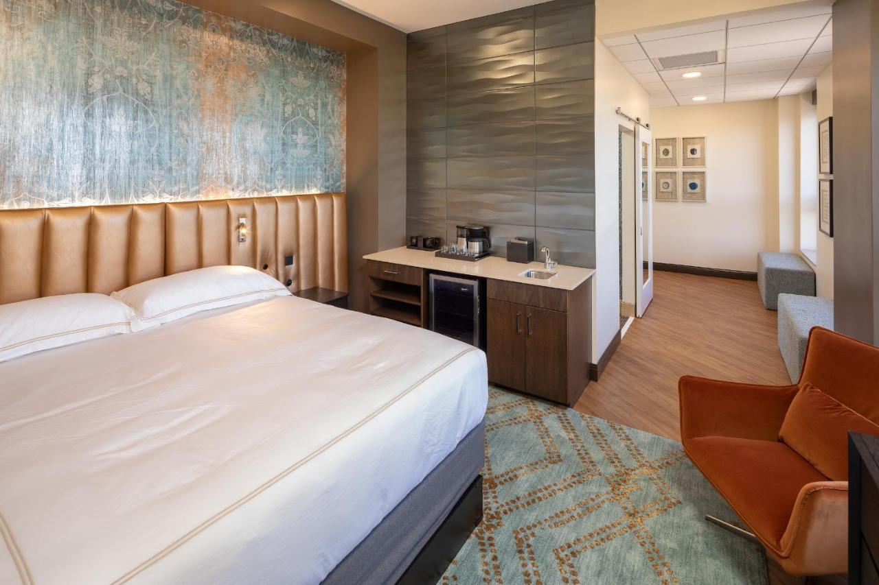 Deluxe King Room at Hotel On Phillips