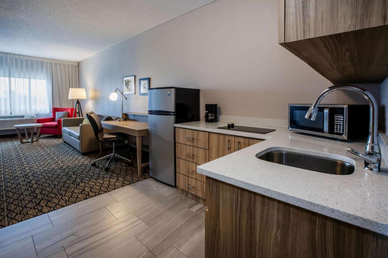  | Days Inn & Suites by Wyndham Rochester Hills MI
