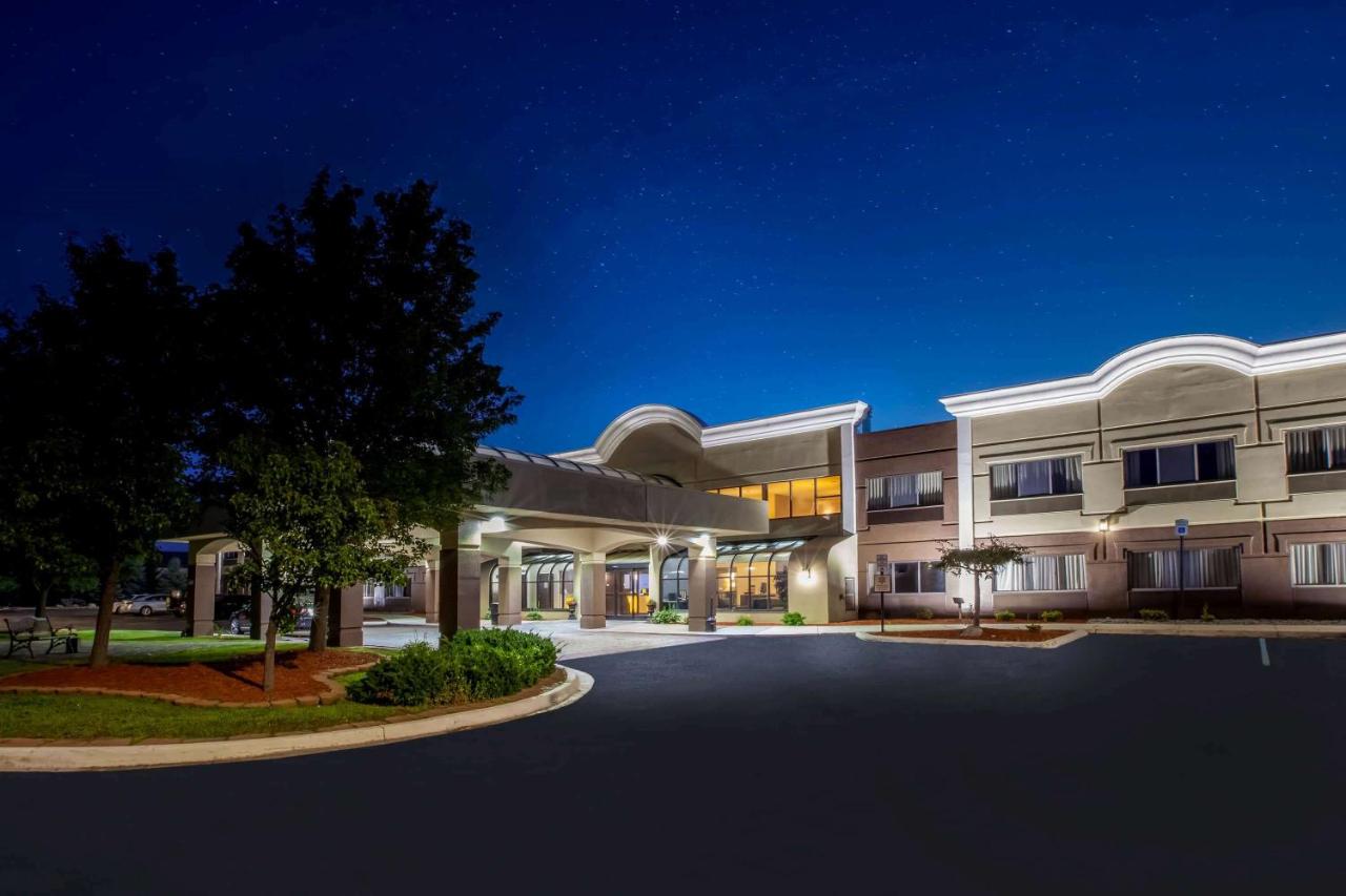  | Days Inn & Suites by Wyndham Rochester Hills MI