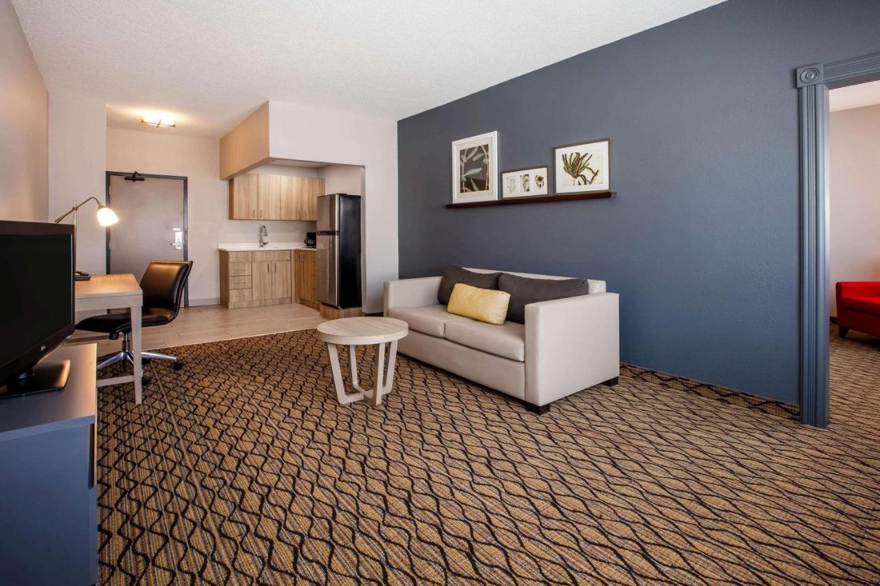  | Days Inn & Suites by Wyndham Rochester Hills MI