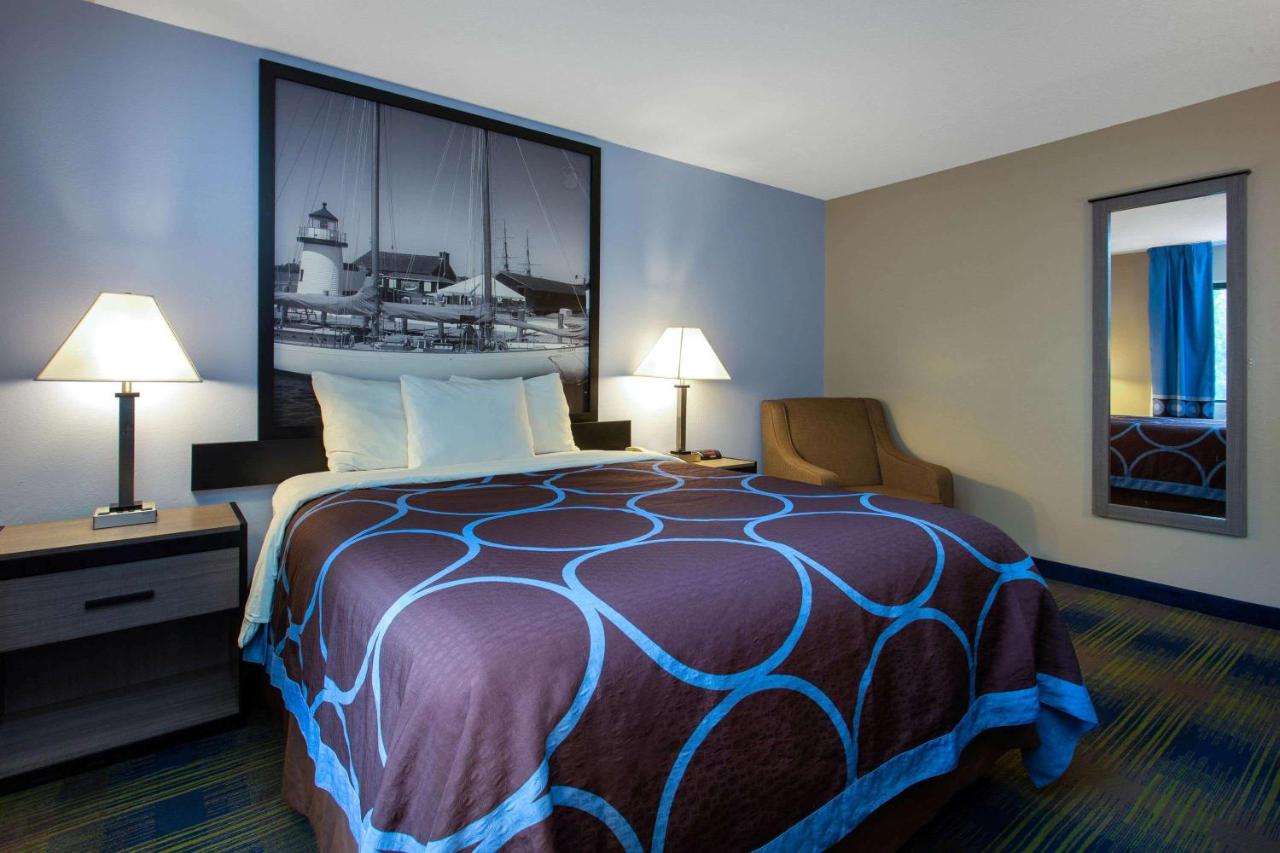 | Super 8 by Wyndham Cromwell/Middletown