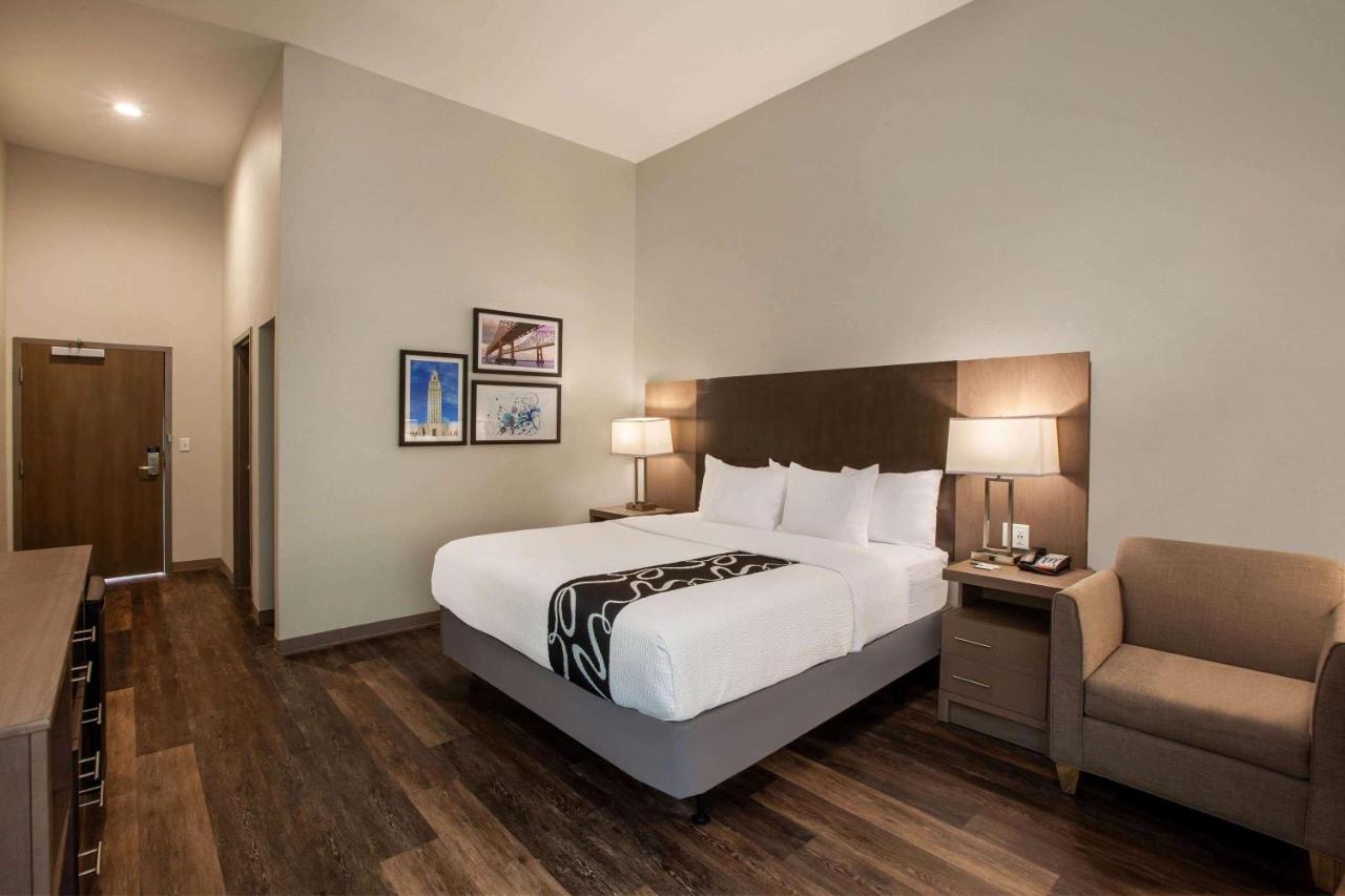 Deluxe King Room with Mobility/Hearing Impaired Access - Non-Smoking at La Quinta Inn & Suites by Wyndham Lafayette Oil Center