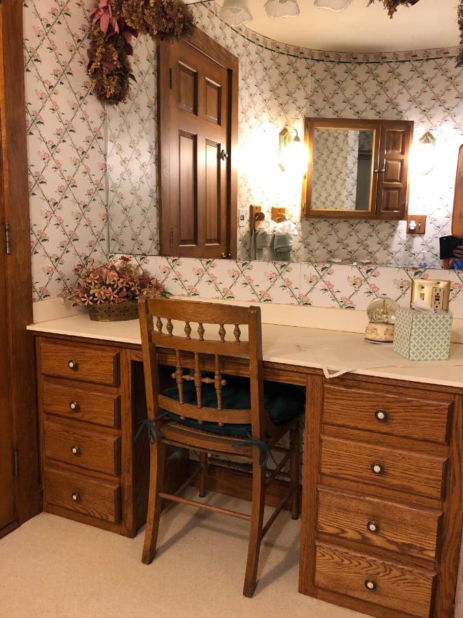 | Aiken Manor B&B