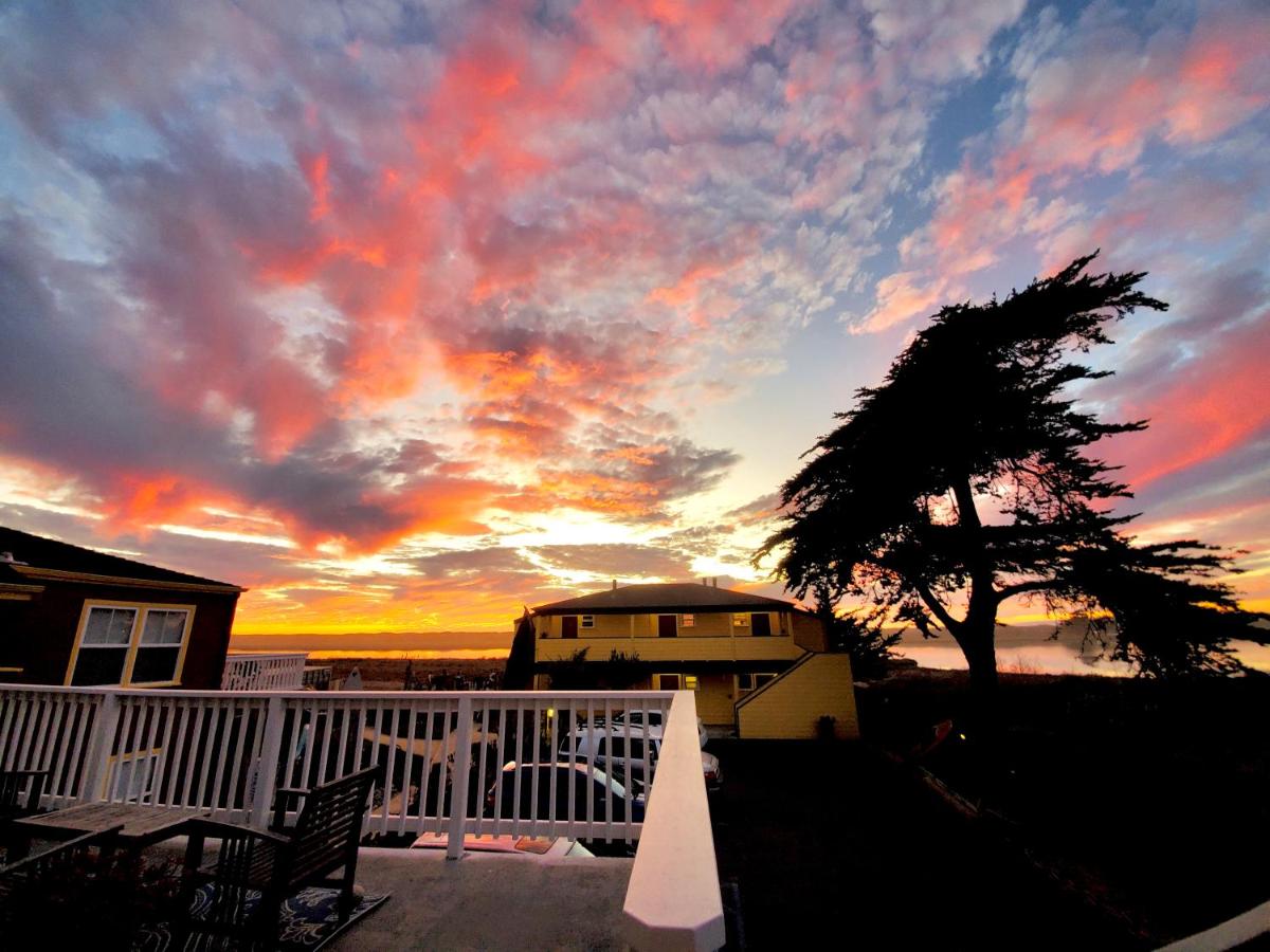| Captain's Inn at Moss Landing