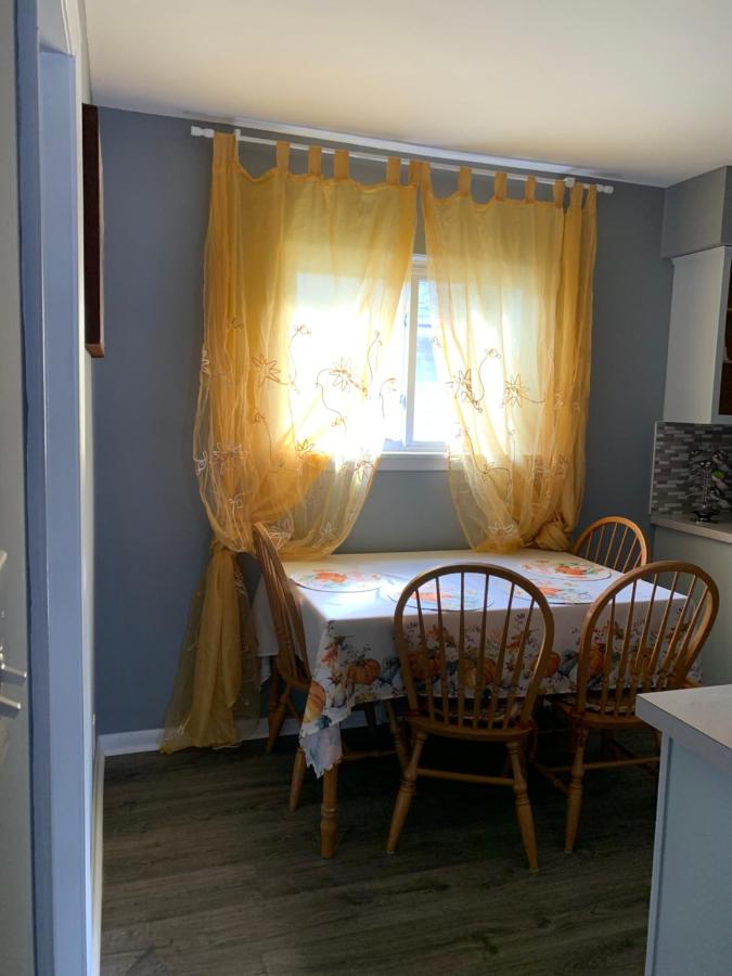 | Livonia BndB, Budget Room near Redford, Westland