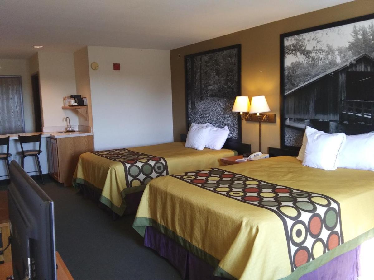 Studio Suite with Two Queen Beds - Mobility Access/Non-Smoking at Super 8 by Wyndham Columbia East