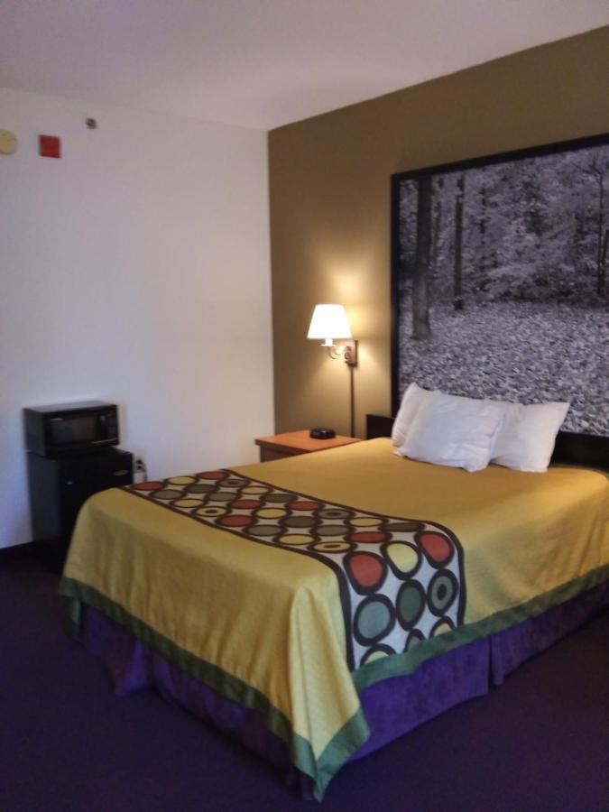 Queen Room - Non-Smoking at Super 8 by Wyndham Columbia East