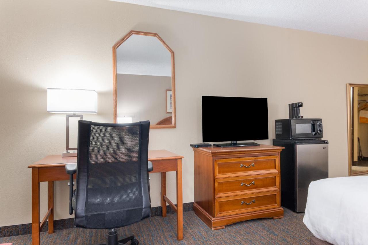 King Room - Disability Access at LeBossier Hotel