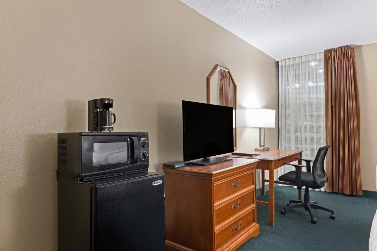King Room - Disability Access at LeBossier Hotel