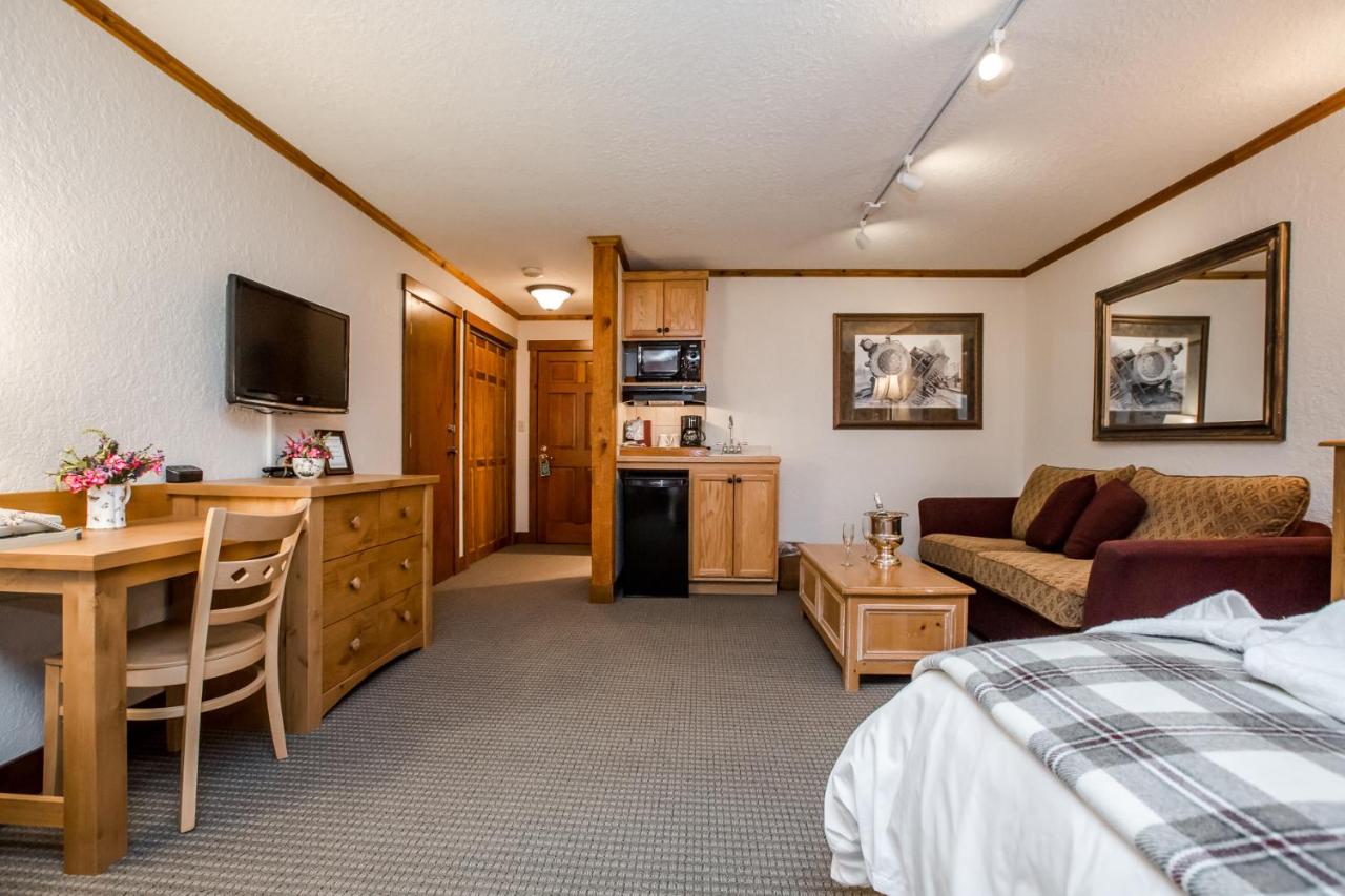 Deluxe Double Room at Kandahar Lodge at Whitefish Mountain Resort