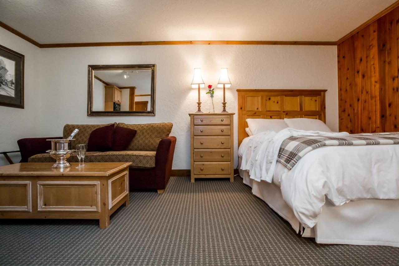 Deluxe Queen Room at Kandahar Lodge at Whitefish Mountain Resort