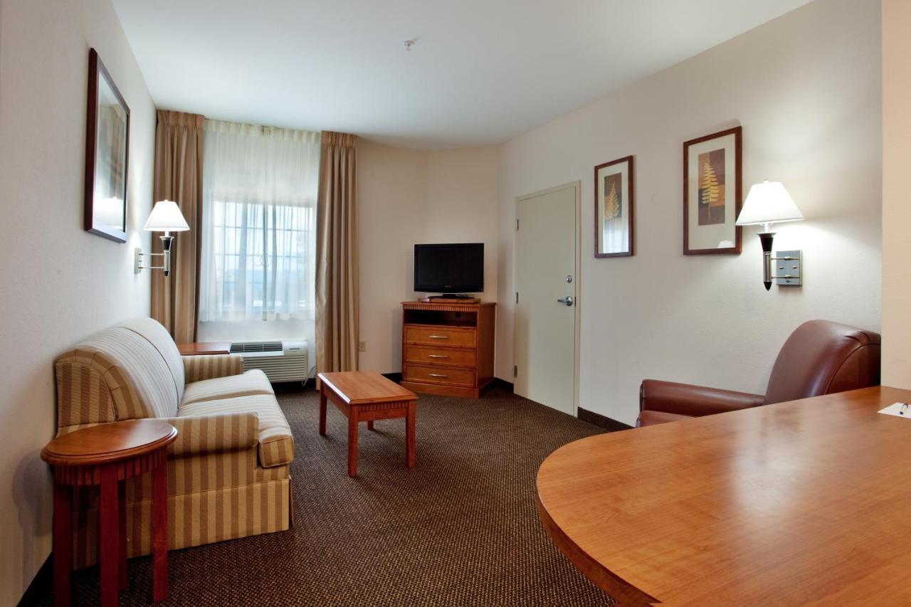 One-Bedroom King Room with Roll-in Shower - Hearing Accessible - Non-Smoking at Candlewood Suites New Iberia by IHG