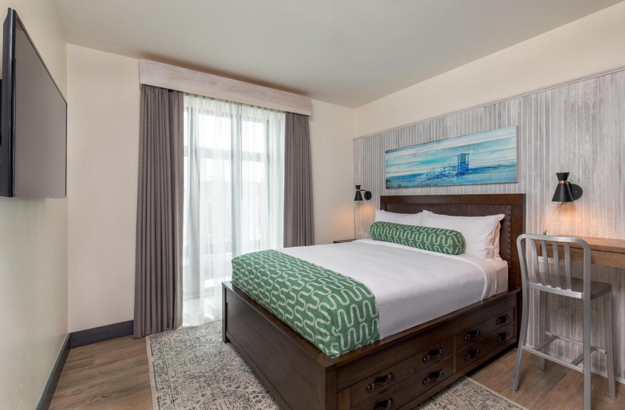 Budget Queen Room at Hotel 1868