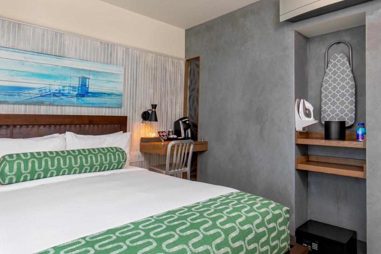 Budget Queen Room at Hotel 1868