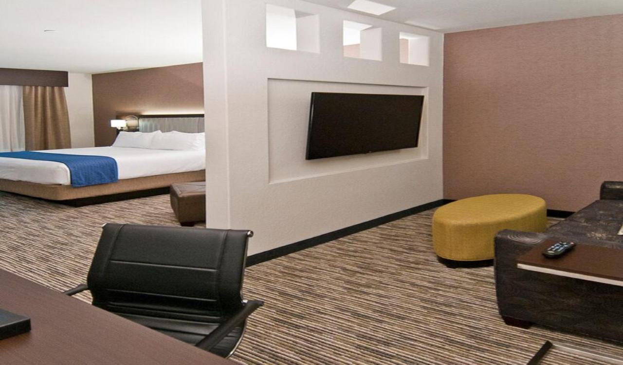 King Suite with Sofa Bed at Holiday Inn Austin Airport by IHG